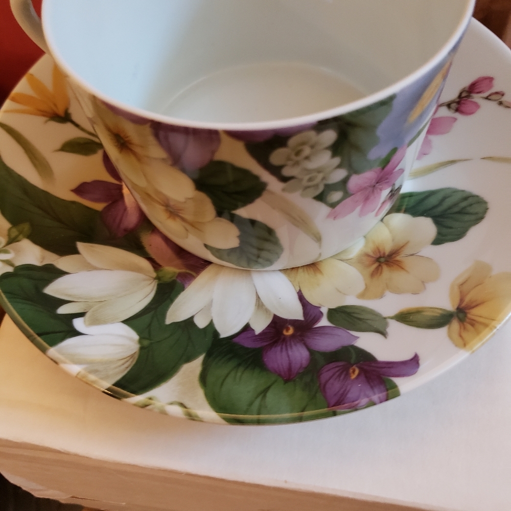 Limoges Narcissus coffee cup and saucer - Picture 2 of 4